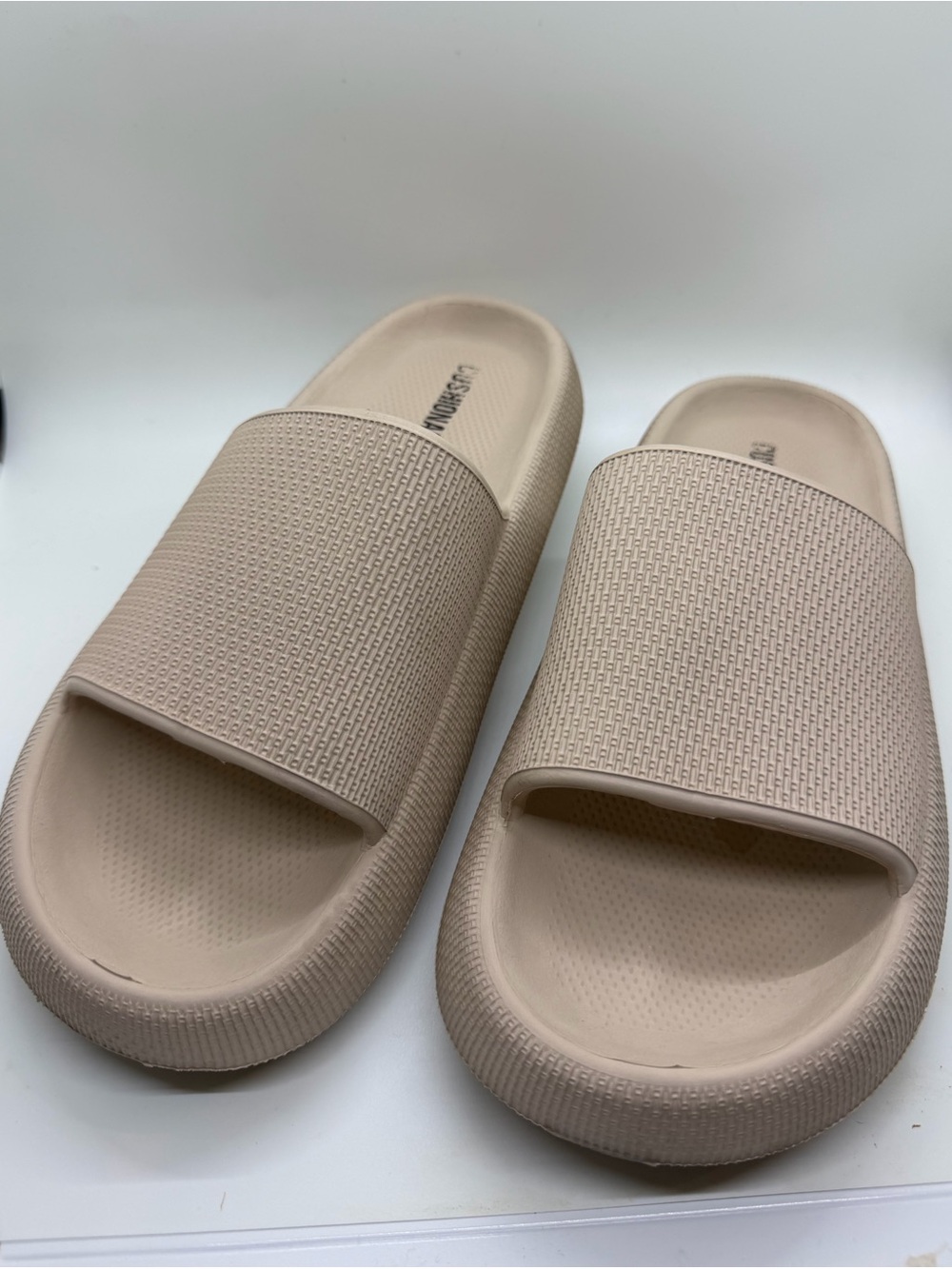 Cushionaire Slides Size 10